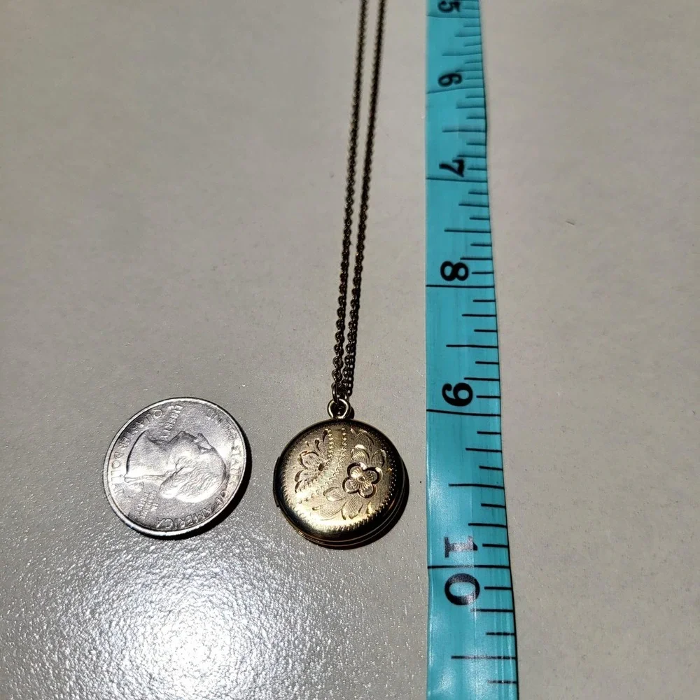 12K Gold Filled Round Floral Etched Locket Necklace Vintage Keepsake - Picture 6 of 11
